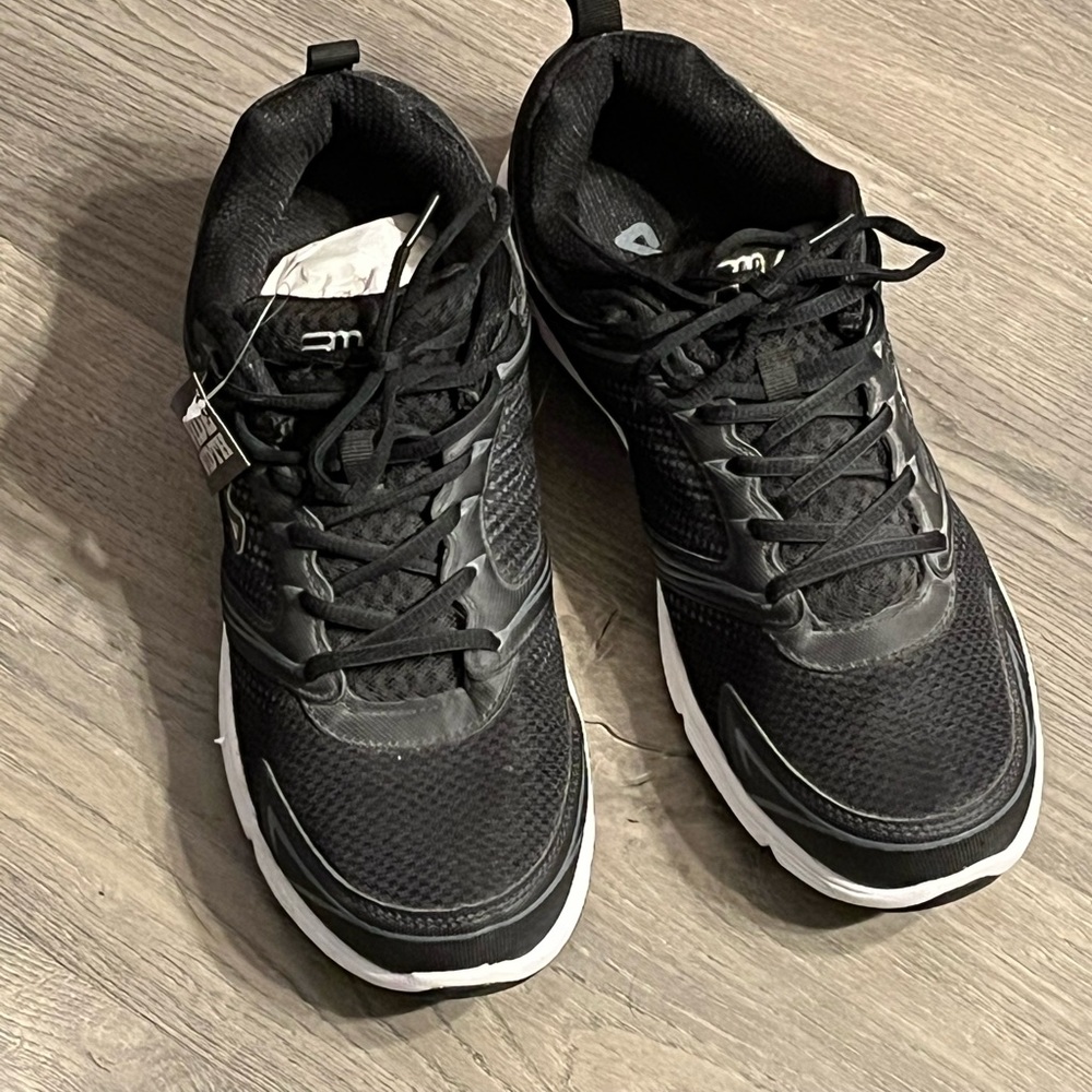 Fila Mens Sneakers NWT 10.5 EEEE